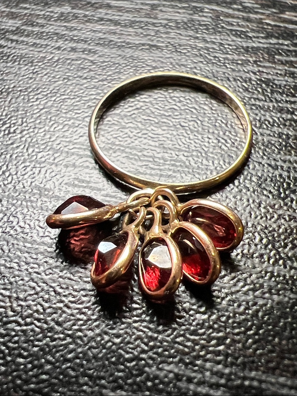 Vintage 10k Solid Yellow Gold Red Garnet Gemstone Cha-Cha Dangle Charm Ring - Picture 4 of 12